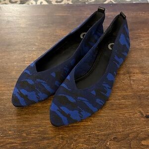 Stylish Blue and Black Women's Flats size 12 comfortable and cute